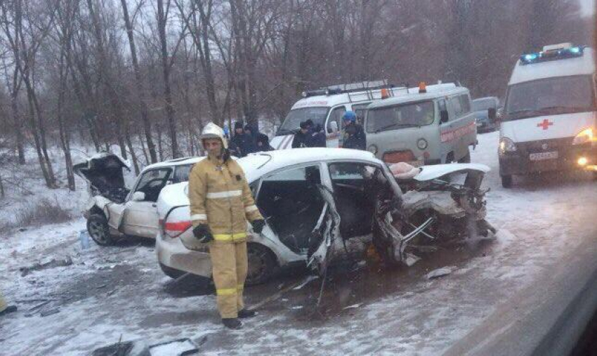 Появились фото с места страшного ДТП возле Потапова, в котором погиб водитель «БМВ» и были ранены четыре человека