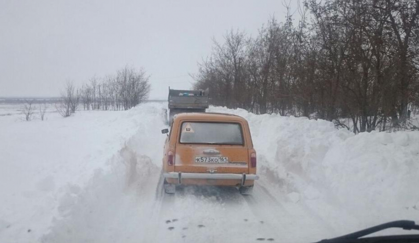 Жители Волгодонского района могли остаться без хлеба, оказавшись в снежной блокаде 