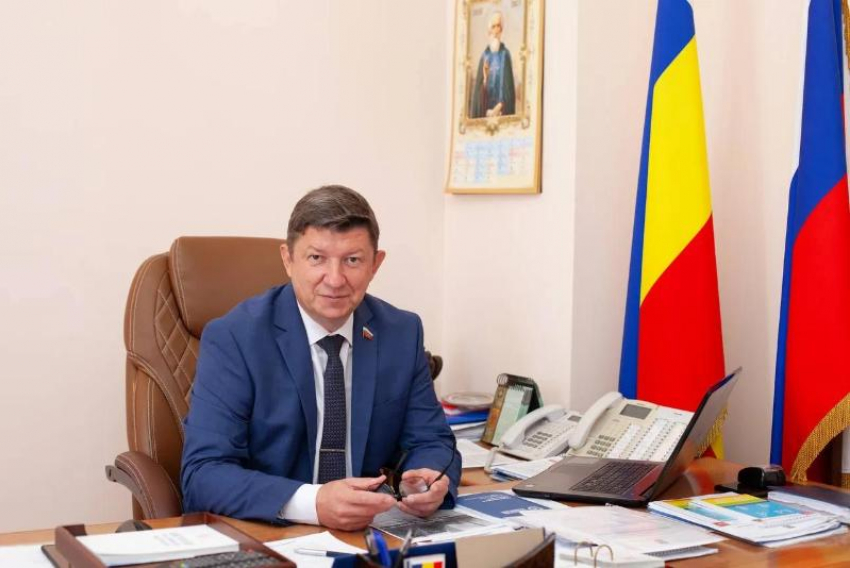 «Каждый день вы совершаете маленькие и большие подвиги»: Сергей Ладанов поздравил медиков Волгодонска