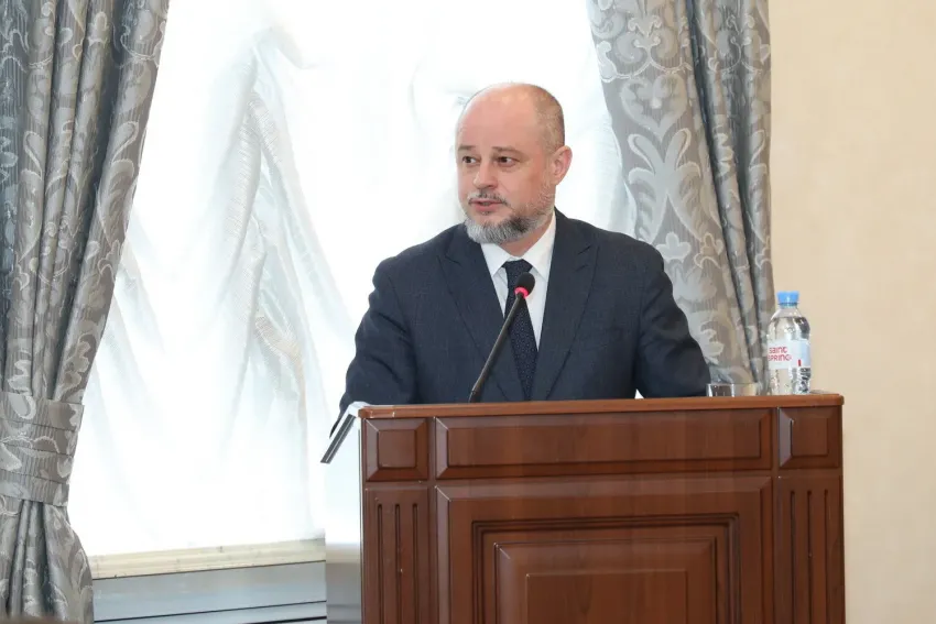 «Впереди много важных дел»: Дмитрий Вельможко отчитался о работе в 2025 году перед депутатами 