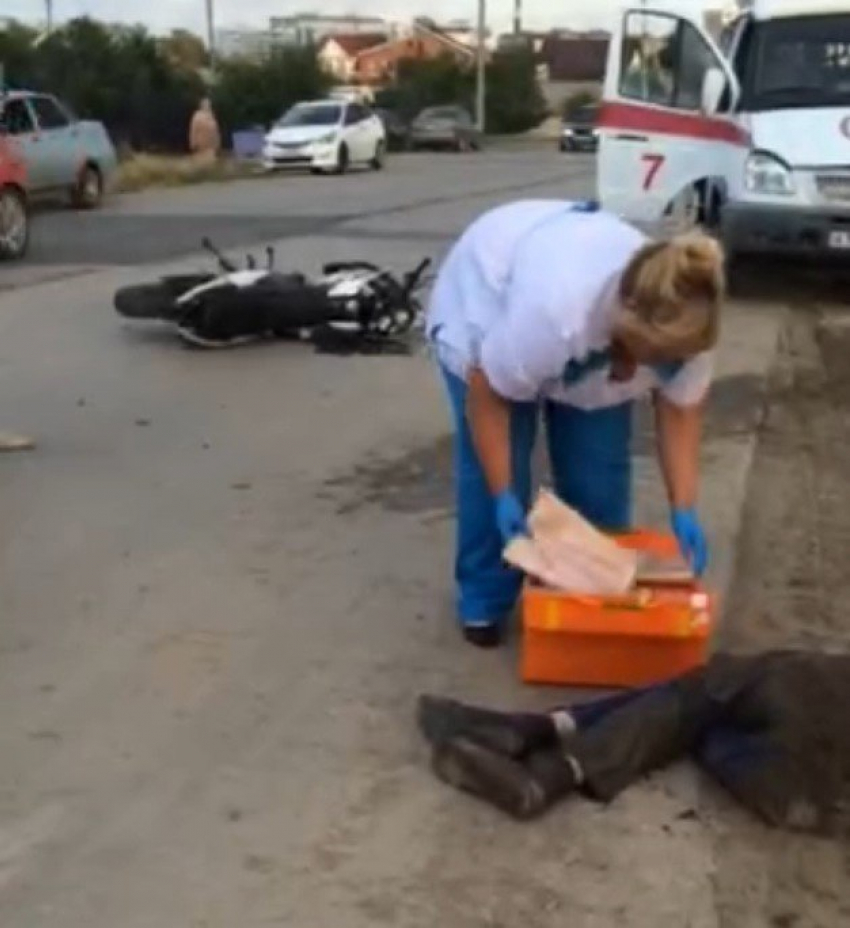  В Волгодонске водитель и пассажирка мотоцикла разбились в страшном ДТП.18+