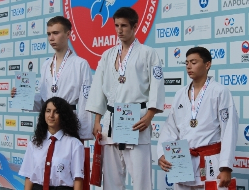 Всероссийские медали привезли юные волгодонцы с юношеских игр боевых искусств