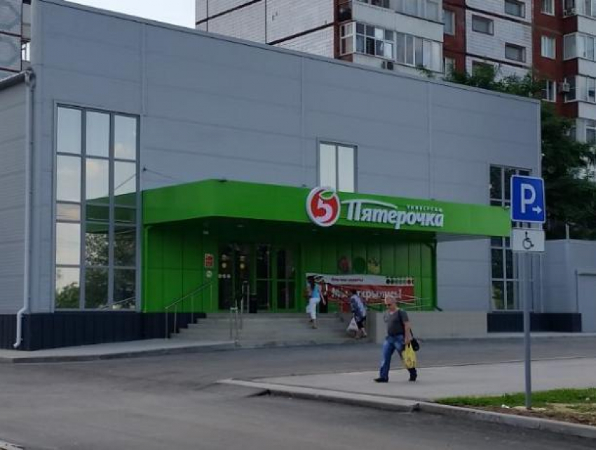 Неизвестные разгромили «Пятёрочку» в торговом центре в новой части Волгодонска