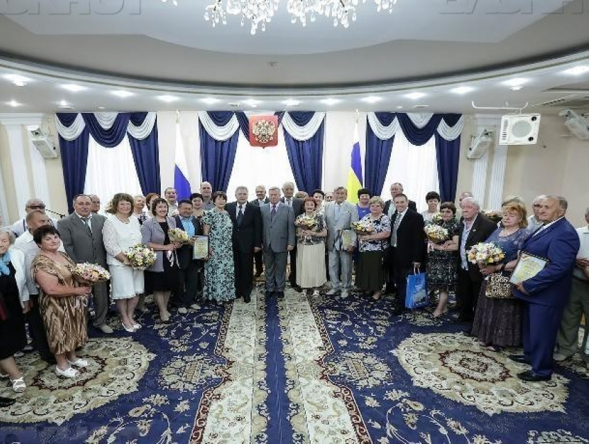 Почтенные пары из Волгодонска получат награды от донского губернатора