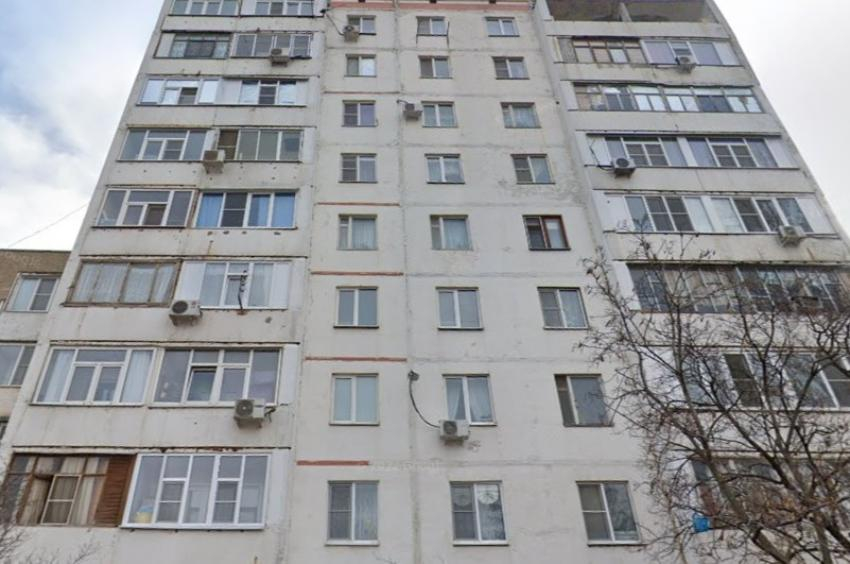 В Волгодонске упал новый лифт в жилом доме, люди чудом не погибли