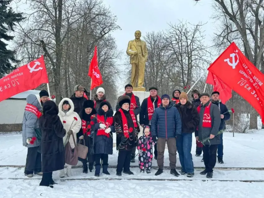 Коммунисты Волгодонска почтили память основоположника СССР Владимира Ленина 