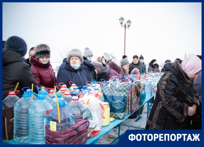 Несмотря на трескучий мороз и пандемию волгодонцы отправились в храмы за святой водой 