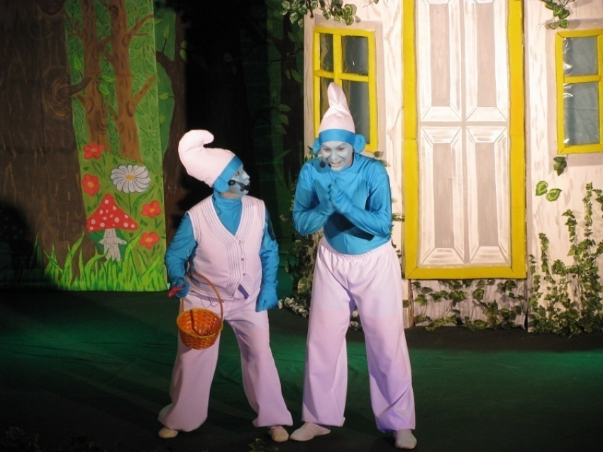 Голубые человечки открыли новогодний театральный сезон в Волгодонске