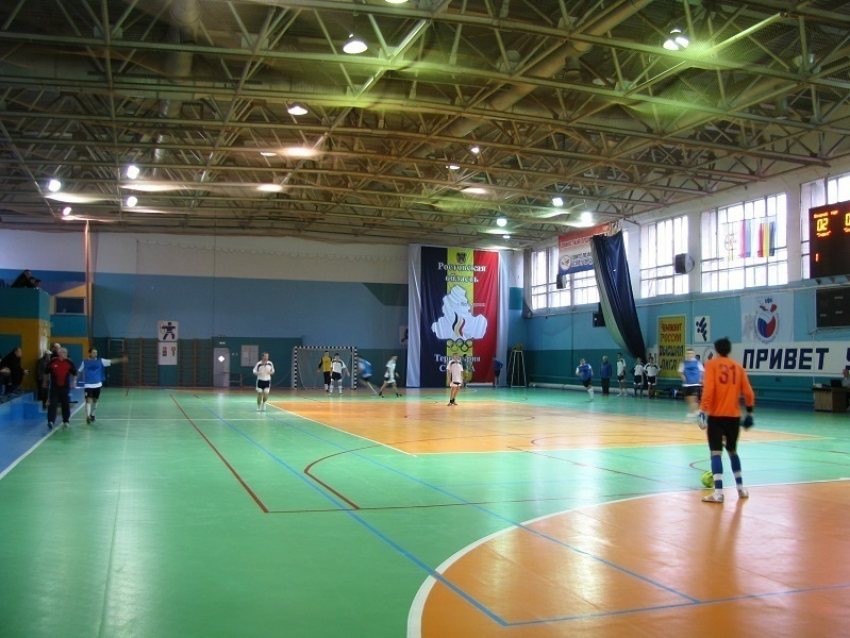 В Волгодонске продолжаются новогодние соревнования по мини-футболу