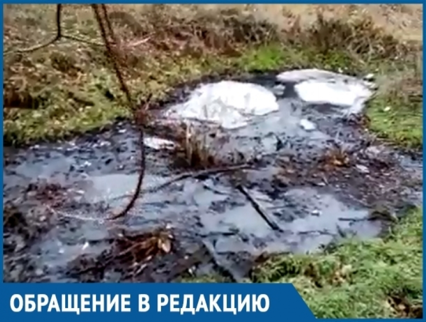 Из-за украденной канализационной трубы в поселке Солнечный образовалась речка из фекалий