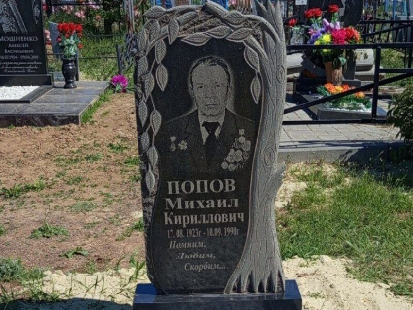 Разрушенную неизвестными вандалами могилу ветерана ВОВ восстановили после обращения в «Блокнот»