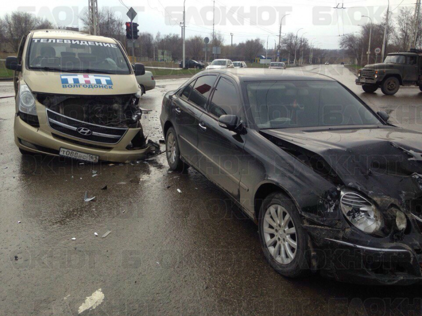 Съемочная группа телеканала «ТНТ-Волгодонск» пострадала в серьезном ДТП на Жуковском шоссе 