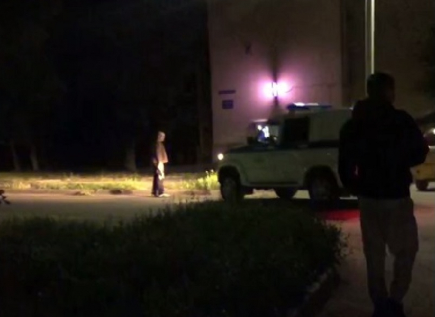 Мужчина с топором устроил охоту на женщин с маленькими детьми в центре Волгодонска, - очевидцы