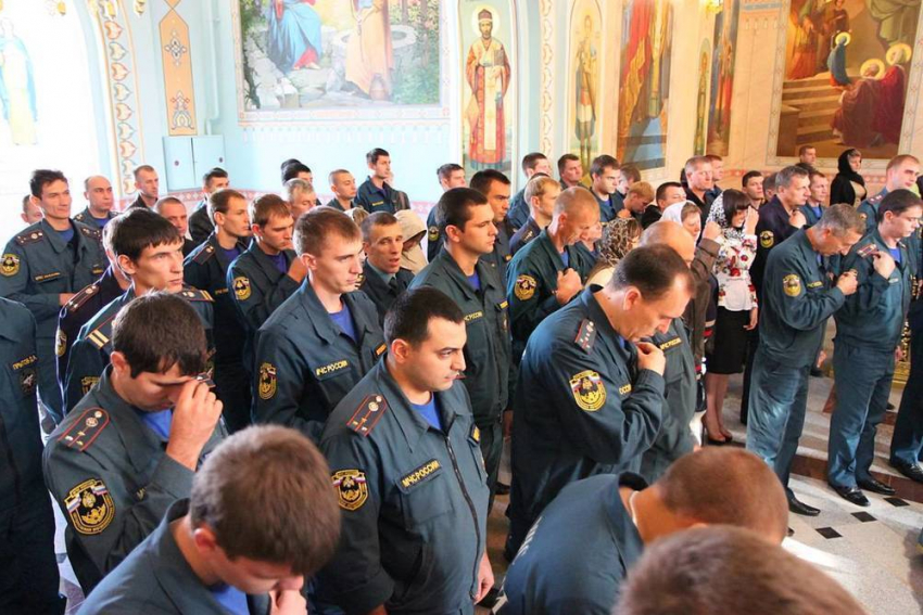 Волгодонские пожарные поклонились иконе Богоматери «Неопалимая Купина»