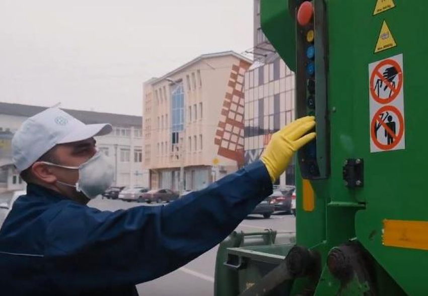 Региональный оператор «Экоцентр» просит волгодонцев складывать мусор в плотные пакеты