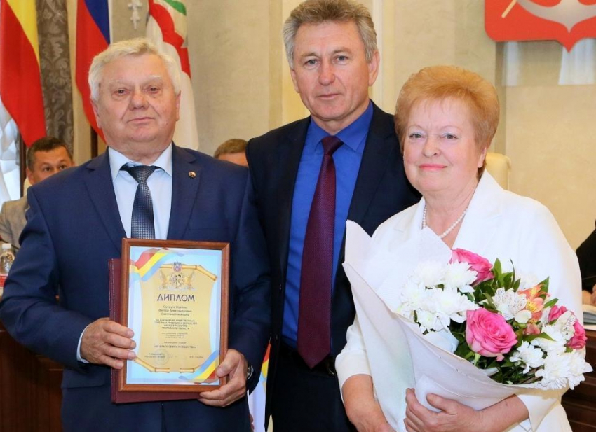 Семья известных в Волгодонске врачей получила знак «Во благо семьи и общества» 