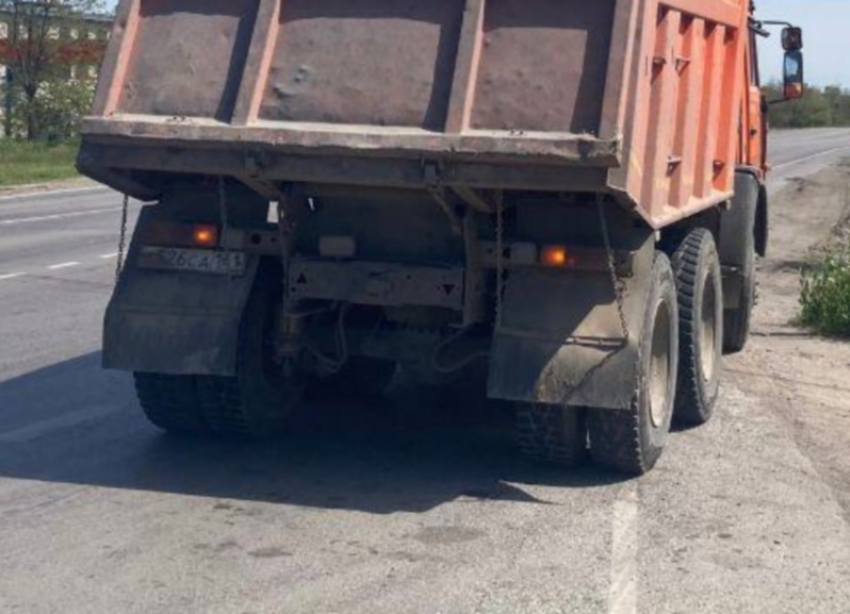 Водителя грузовика в Волгодонске привлекли к ответственности за перевозку стройматериалов без полога