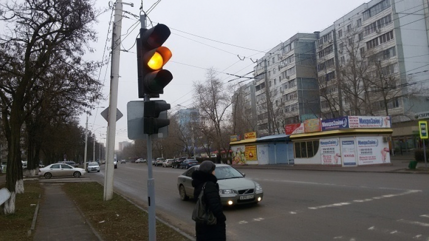 В Волгодонске на перекрестке улиц Энтузиастов и Черникова не работают светофоры