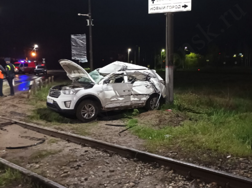 Под поезд попал легковой автомобиль в Волгодонске 