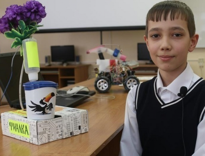 Фиалка на искусственном вскармливании школьника из Волгодонска удивила ростовских ученых