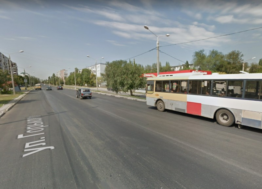 В Волгодонске автобус №22 на остановке совершил наезд на пожилую женщину