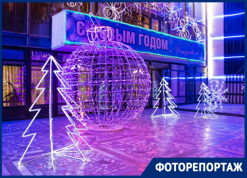 Светящиеся фигуры украсили Волгодонск перед Новым годом 