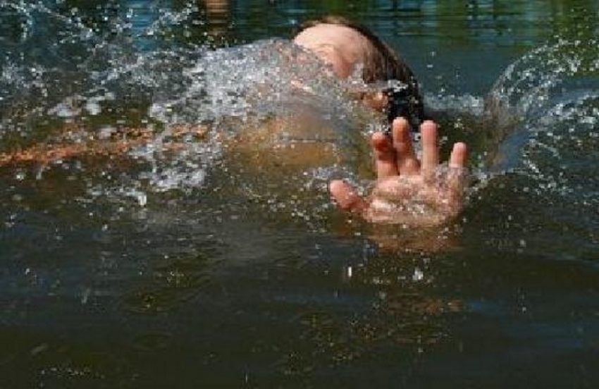 В Цимлянском водохранилище едва не утонул восьмилетний ребенок