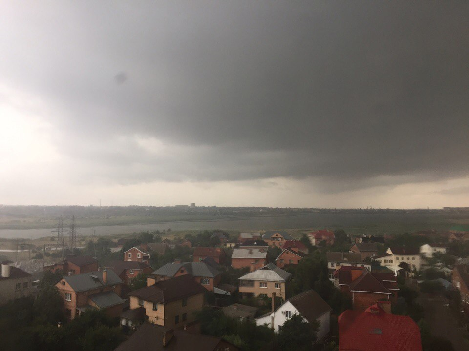 Ливень, гром и молнии обрушились на Волгодонск в День города