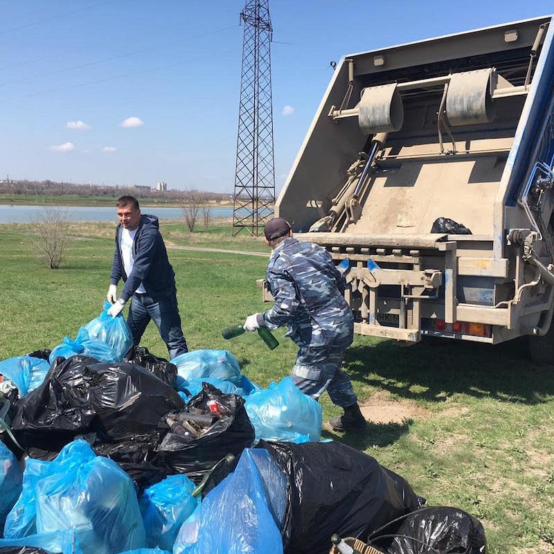 «ЭкоЦентр» собрал 10 м3 мусора на берегу Цимлянского водохранилища